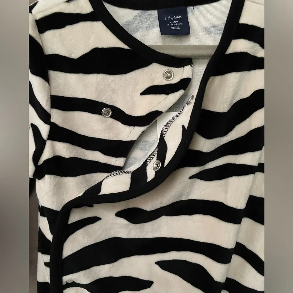 Gap - Baby Gap  NWT  onsie lounger  12-18 months